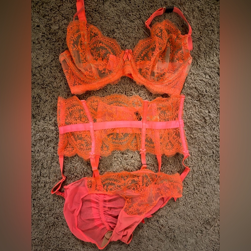 Dita von teese | EUC 3 piece sheer lingerie | vibrant coral lace 75E & medium